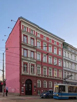 Budynek, w którym mieści się apartament