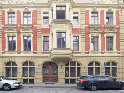 Budynek, w którym mieści się apartament
