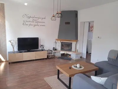 Telewizja i/lub zestaw kina domowego w obiekcie Apartament Magnolia - Centrum
