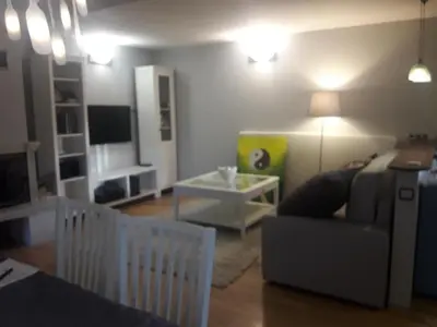 Telewizja i/lub zestaw kina domowego w obiekcie Quiet and cozy apartment Wroclaw-Widawa