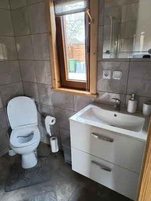 Łazienka w obiekcie Noclegi nad stawami wypożyczalnia kajaków i rowerów