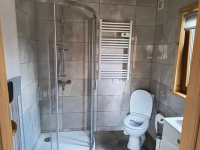 Łazienka w obiekcie Noclegi nad stawami wypożyczalnia kajaków i rowerów