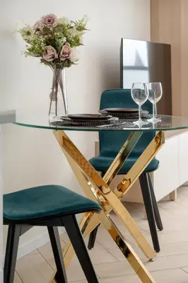 Telewizja i/lub zestaw kina domowego w obiekcie Old Town River Suite with Balcony & Parking Wrocław by Noclegi Renters