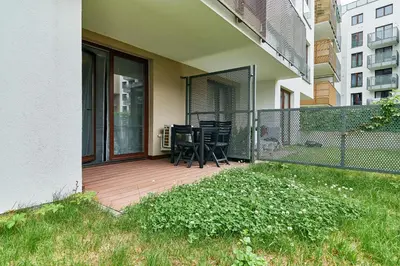 Ogród w obiekcie Apartment Świstackiego with FREE GARAGE by Noclegi Renters