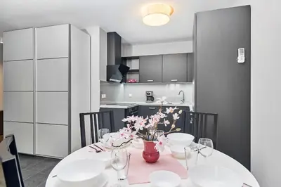 Kuchnia lub aneks kuchenny w obiekcie Apartment Świstackiego with FREE GARAGE by Noclegi Renters
