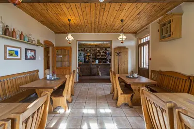 Restauracja lub miejsce do jedzenia w obiekcie Villa Hubertus