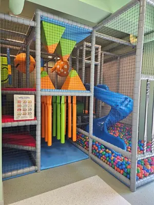 Łóżko lub łóżka piętrowe w pokoju w obiekcie Braniborska Base