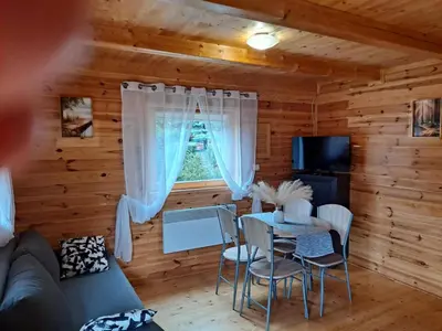 Telewizja i/lub zestaw kina domowego w obiekcie Domek letni