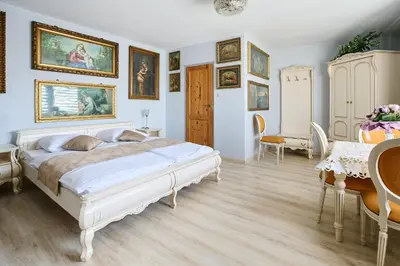 Łóżko lub łóżka w pokoju w obiekcie Apartamenty Pod Kalwarią Góra Św Anny