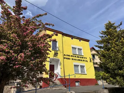 Budynek, w którym mieści się apartament
