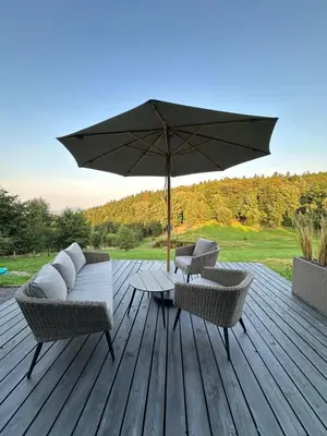 Przyroda w pobliżu tego domu w stylu alpejskim