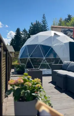 Ogród w obiekcie Całoroczny Apartament Jacuzzi Zieleniec Goat Glamp