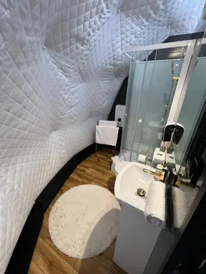 Łazienka w obiekcie Całoroczny Apartament Jacuzzi Zieleniec Goat Glamp