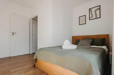 Łóżko lub łóżka w pokoju w obiekcie Mieszczańska 46 - Nowoczesny apartament z 2 sypialniami - taras, parking, centrum - Wrocław - Fair Rentals