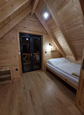 Łóżko lub łóżka w pokoju w obiekcie Domek Polne Kwiaty