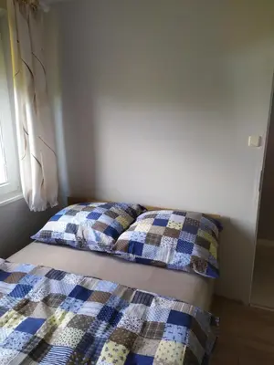 Łóżko lub łóżka w pokoju w obiekcie Apartament Raven