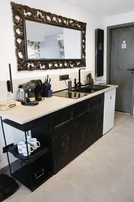 Kuchnia lub aneks kuchenny w obiekcie Adago Apartamenty Antracyt Szczawno-Zdrój - Luksusowy Apartament Premium - Nowoczesny Design - Blisko Parku Zdrojowego