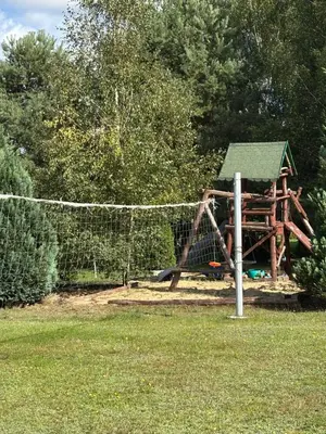 Plac zabaw dla dzieci w obiekcie Apartament Natura - Dolina Baryczy