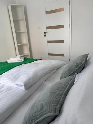Łóżko lub łóżka w pokoju w obiekcie Tabago Studio 33 Brzeg Ofiar Katynia