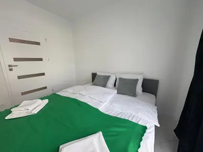 Łóżko lub łóżka w pokoju w obiekcie Tabago Studio 33 Brzeg Ofiar Katynia