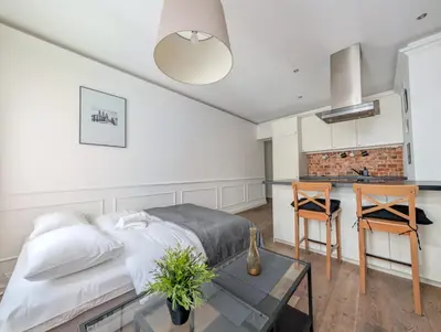 Kuchnia lub aneks kuchenny w obiekcie Rynek Wrocław Serenity Apartment by BookingHost