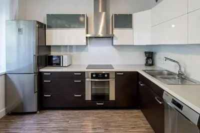 Kuchnia lub aneks kuchenny w obiekcie RentPlanet - Apartament Pułaskiego II