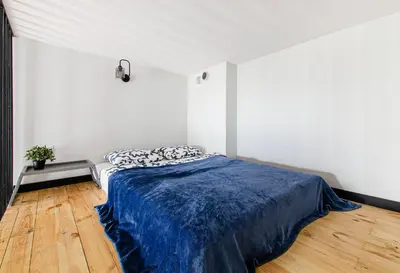 Łóżko lub łóżka w pokoju w obiekcie 3B Loft City Apartment