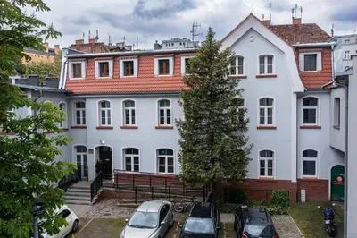 Budynek, w którym mieści się apartament