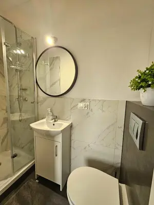 Łazienka w obiekcie SmartRooms Hop to Wrocław