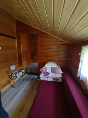 Łóżko lub łóżka w pokoju w obiekcie Zielona Chatka