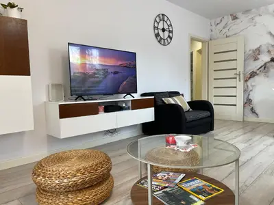 Telewizja i/lub zestaw kina domowego w obiekcie Apartament - jak w domu - 130m2 z Tarasem i ogródkiem