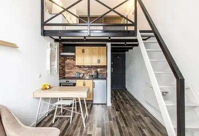Kuchnia lub aneks kuchenny w obiekcie Indigo 2 Apartment z antresolą