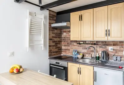 Kuchnia lub aneks kuchenny w obiekcie Indigo 2 Apartment z antresolą
