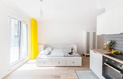 Kuchnia lub aneks kuchenny w obiekcie Yellow Apartment z Tarasem