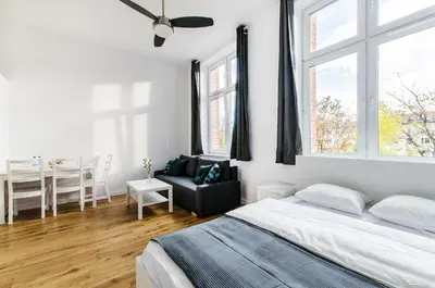 Łóżko lub łóżka w pokoju w obiekcie Beautiful Diamond Apartment - 10 min walk to Market Square!