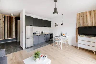 Kuchnia lub aneks kuchenny w obiekcie Black Apartment- Modern Studio in the City Center!