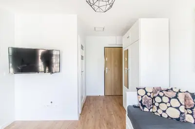 Telewizja i/lub zestaw kina domowego w obiekcie Teal Apartment- wifi parking 15 min od Rynku