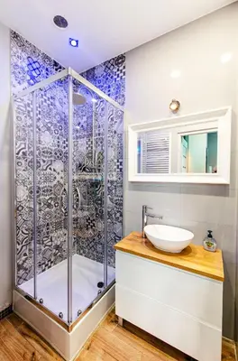 Łazienka w obiekcie Klimatyczny Indigo Apartment w pięknej kamienicy