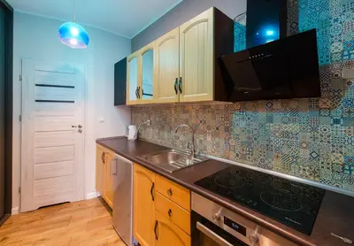 Kuchnia lub aneks kuchenny w obiekcie Klimatyczny Indigo Apartment w pięknej kamienicy