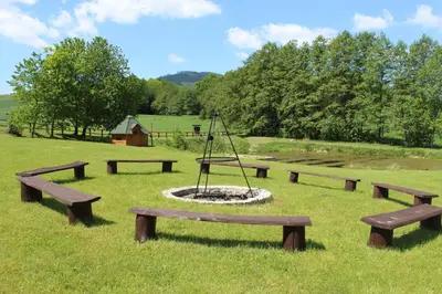 Ogród w obiekcie Pensjonat EL-TAN - nocleg na wsi z WI-FI bez TV