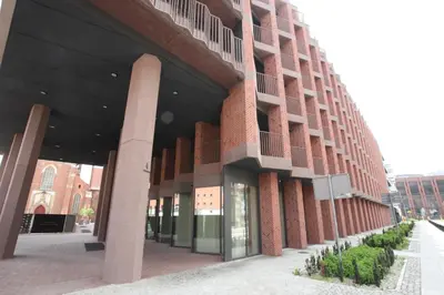 Budynek, w którym mieści się apartament