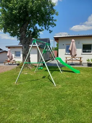 Plac zabaw dla dzieci w obiekcie Domki Paula
