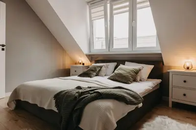 Łóżko lub łóżka w pokoju w obiekcie Uniwersytecka 27 - Przestronny apartament na Wrocławskiej Starówce - 3 sypialnie, sauna, billard - Wrocław - Fair Rentals