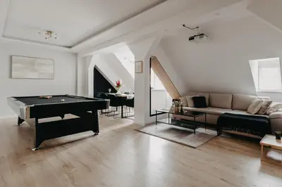Część wypoczynkowa w obiekcie Uniwersytecka 27 - Przestronny apartament na Wrocławskiej Starówce - 3 sypialnie, sauna, billard - Wrocław - Fair Rentals