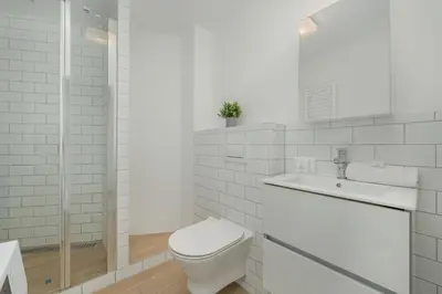 Łazienka w obiekcie Air-conditioned Modern Studio with Parking in the Centre of Wroclaw by Noclegi Renters
