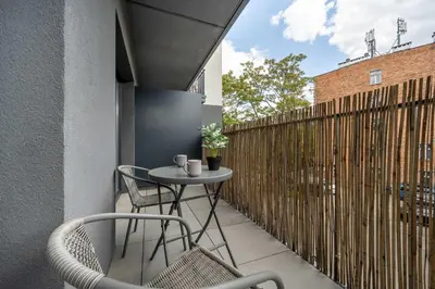 Balkon lub taras w obiekcie Charming Studio with Balcony in Wrocław's Nadodrze by Noclegi Renters