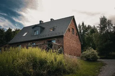 Budynek, w którym mieści się dom wakacyjny