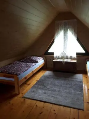 Łóżko lub łóżka w pokoju w obiekcie Domki z bali Polanica-Zdrój