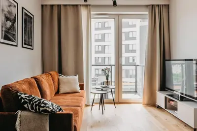 Telewizja i/lub zestaw kina domowego w obiekcie Białowieska 67 - Apartament z sypialnią, balkon w Porcie Popowice - Wrocław - Fair Rentals
