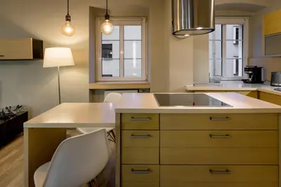 Kuchnia lub aneks kuchenny w obiekcie RentPlanet - Apartament Więzienna
